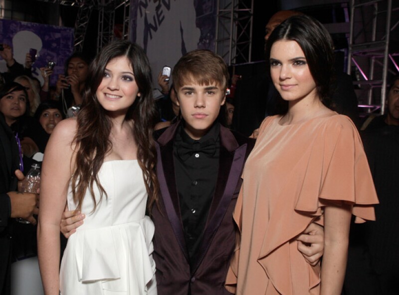 Y por supuesto, ni qué decir con las hermanas Jenner, con quien en numerosas ocasiones se le ha ligado.