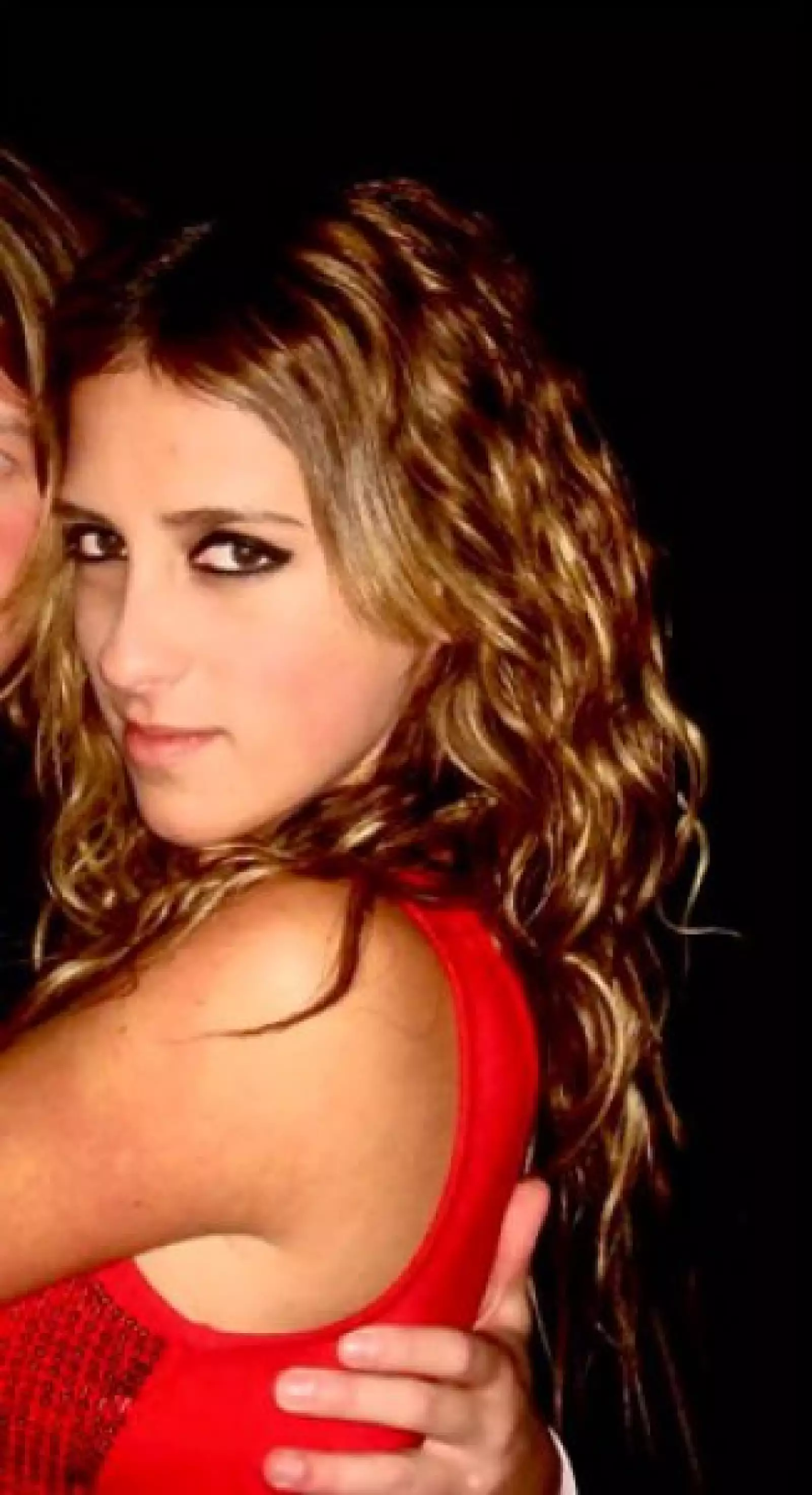 Cuando sale de fiesta siempre luce impecable, pero por las noches siempre se desmaquilla para cuidar su piel.