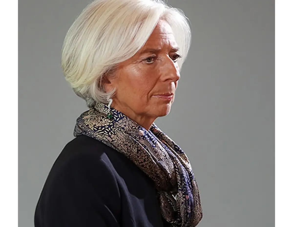 Sus mascadas y su collar de perlass son sus accesorios estrella.