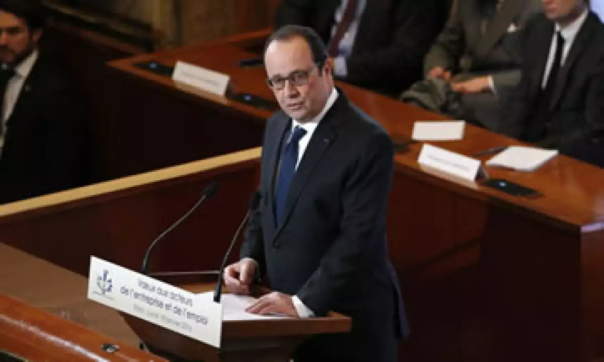 Hollande lanzó este lunes una nueva serie de medidas que pretenden favorecer el empleo. (Foto: EFE)