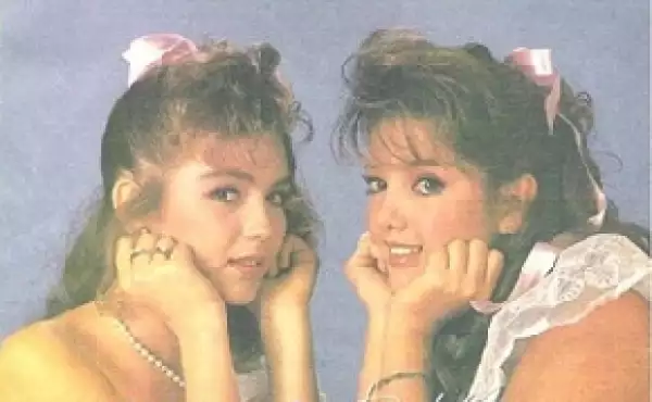 Thalía y Adela Noriega cuando actuaron en la versión original de Quinceañera.