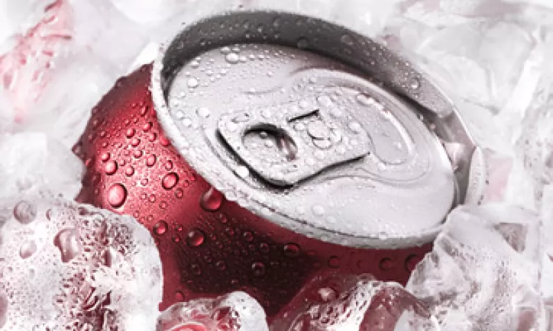 Se busca que todos los refrescos informen sobre su contenido calórico y de azúcares por envase en etiquetas. (Foto: Getty Images)