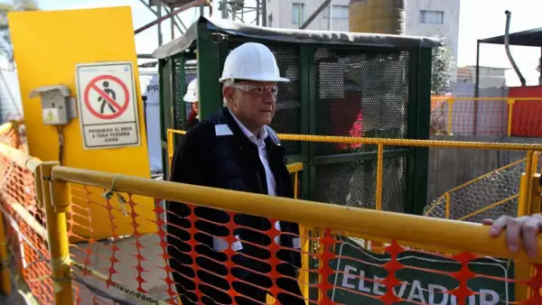 AMLO en la L12
