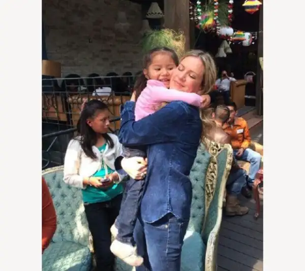 La conductora se tomó fotos con sus invitados.
