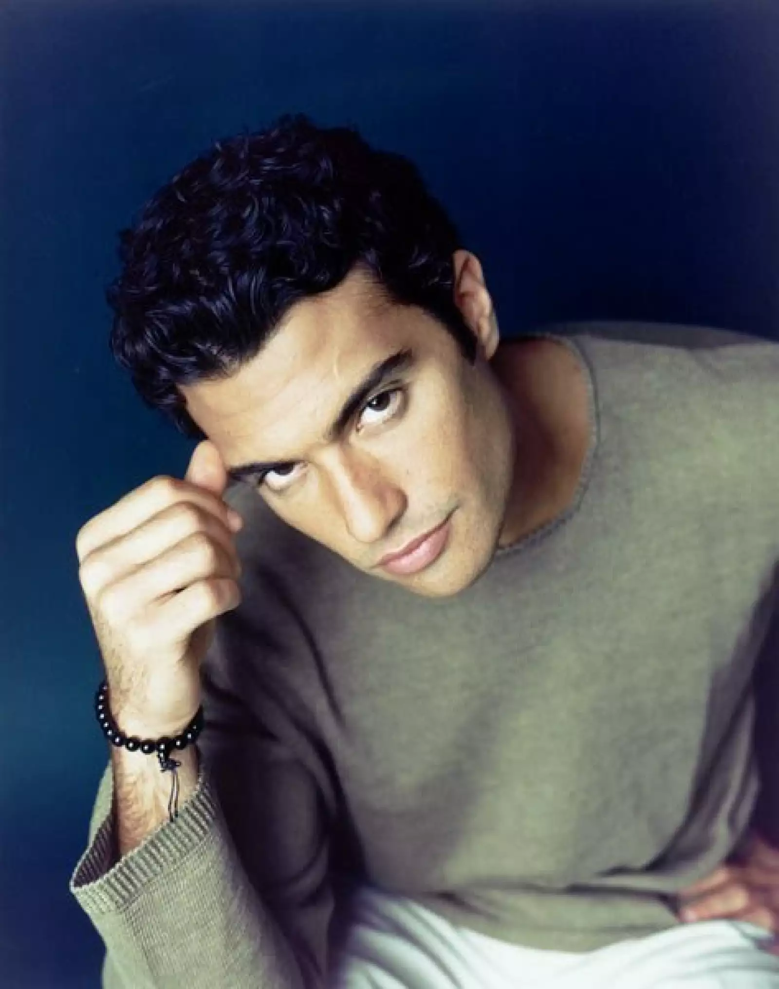 Jaime Camil nació el 22 de julio de 1973 en la Ciudad de México, en el seno de una familia formada por el empresario Jaime Camil Garza y la pintora brasileña Cecilia Saldaña Da Gama.