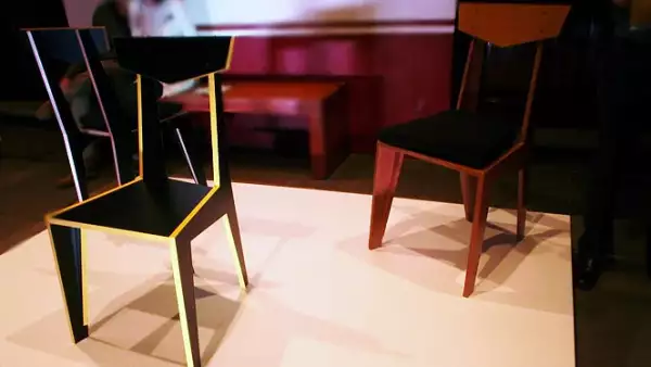 8. P-33 es una silla cuyo diseño está determinado por la búsqueda de la optimización del material con el que está hecha, por lo que su extraña geometría responde al despiece con el cual fue concebida. Diseño: Victor Imre Ebergenyi Kelly.
