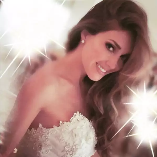 La novia recibió muchas felicitaciones, de fans y sus amigos famosos como Adela Micha, Amanda Miguel, Aracely Arámbula, desde sus redes sociales.