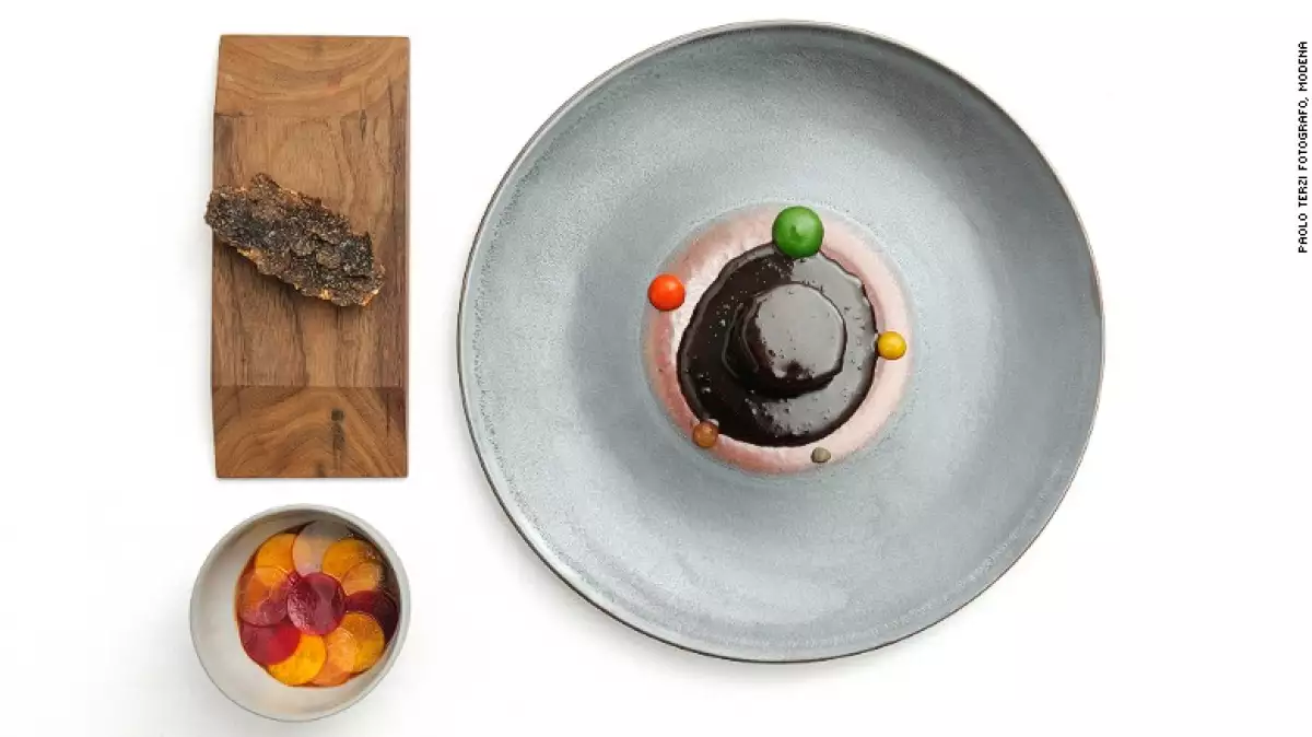 Comida italiana tradicional, con un toque de autor, es la filosofía que sigue el chef Massimo Bottura en el mejor restaurante del mundo.