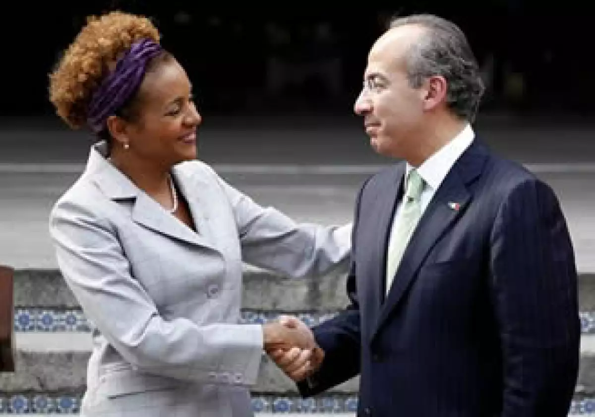 La gobernadora general de Canadá, Michaelle Jean, y el presidente Felipe Calderón, se reunieron este lunes. (Foto: AP)