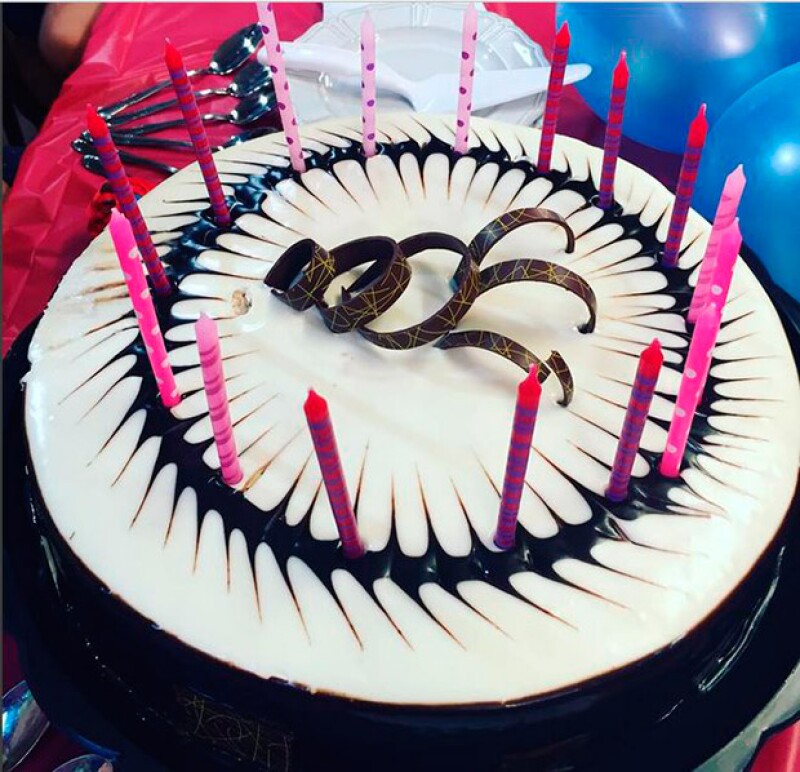 La actriz compartió esta fotografía de su pastel.