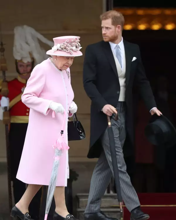 El príncipe Harry y la difunda reina Isabel II