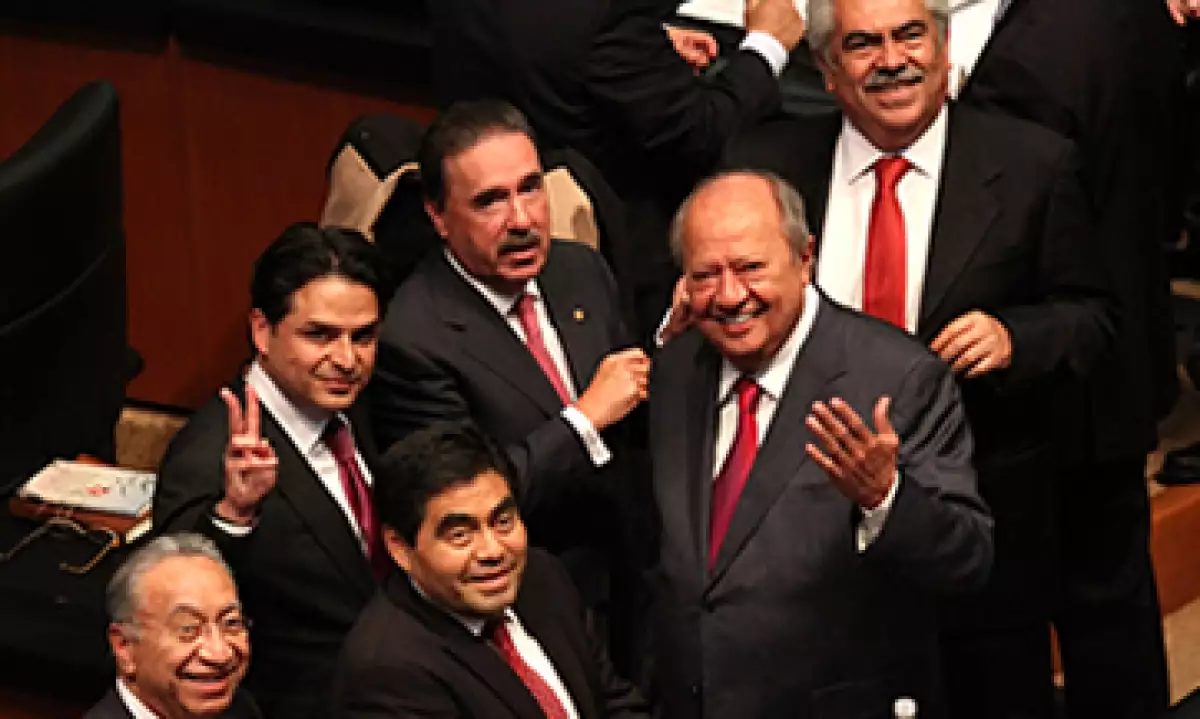 Los legisladores argumentan que la medida ayudará a sanear las finanzas de Pemex y CFE. (Foto: Cuartoscuro)