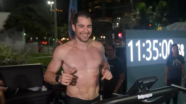 ATHLETICS-BRA-RUNNING-RECORD