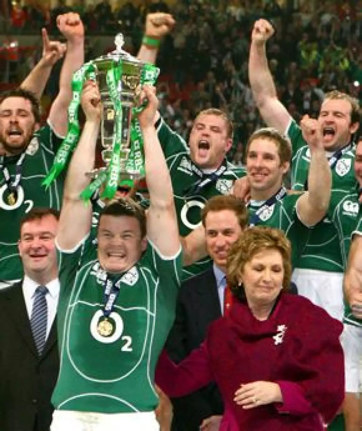 El príncipe estuvo presente en la entrega del trofeo de las Seis Naciones al equipo irlandés de rugby, que venció a la selección de Gales en el campeonato.