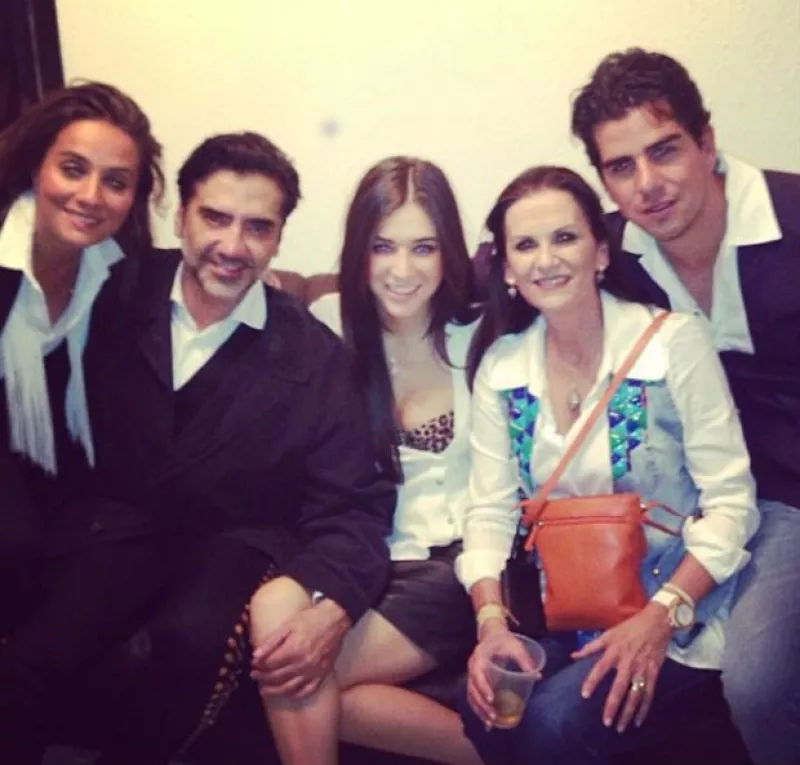 La modelo estuvo entre el público asistente al palenque de Alejandro Fernández en San Luis Potosí acompañada de Natalia Esponda y el empresario Alejandro Valladares.