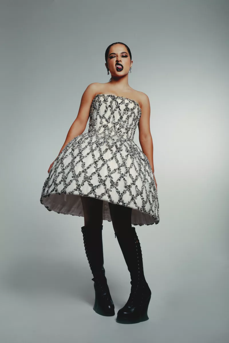 ELLE-246-BECKY G-5.jpg