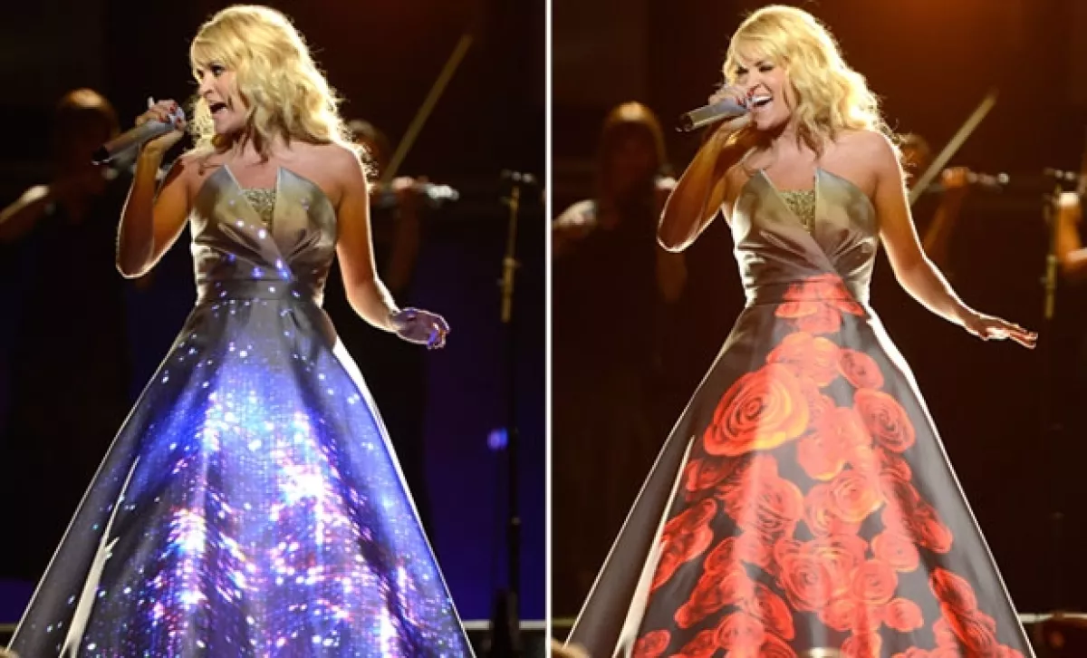 Las proyecciones cambiaban conforme ella se movía cuidando que la luz no tocara con su piel. El efecto es impresionante.