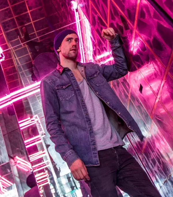 Luis Gerardo Méndez, fotografiado por Quién en la colonia Roma.