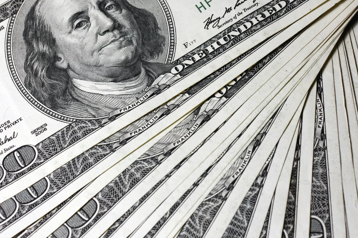 En el mercado interbancario, el peso pierde 0.21% frente a la moneda de EU.