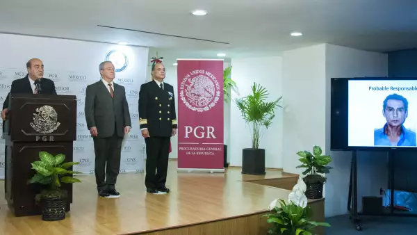 MÉXICO, D.F., 04OCTUBRE2014.- Jesús Murillo Karam, procurador de la PGR; Tomas Cerón, director de la Agencia de Investigación Criminal, y Monte Alejandro Rubido, Comisionado Nacional de Seguridad, ofrecieron una conferencia de prensa para confirmar la 