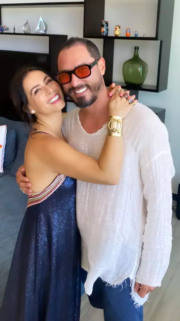 Claudia Lizaldi y Raúl Paz Alonso.