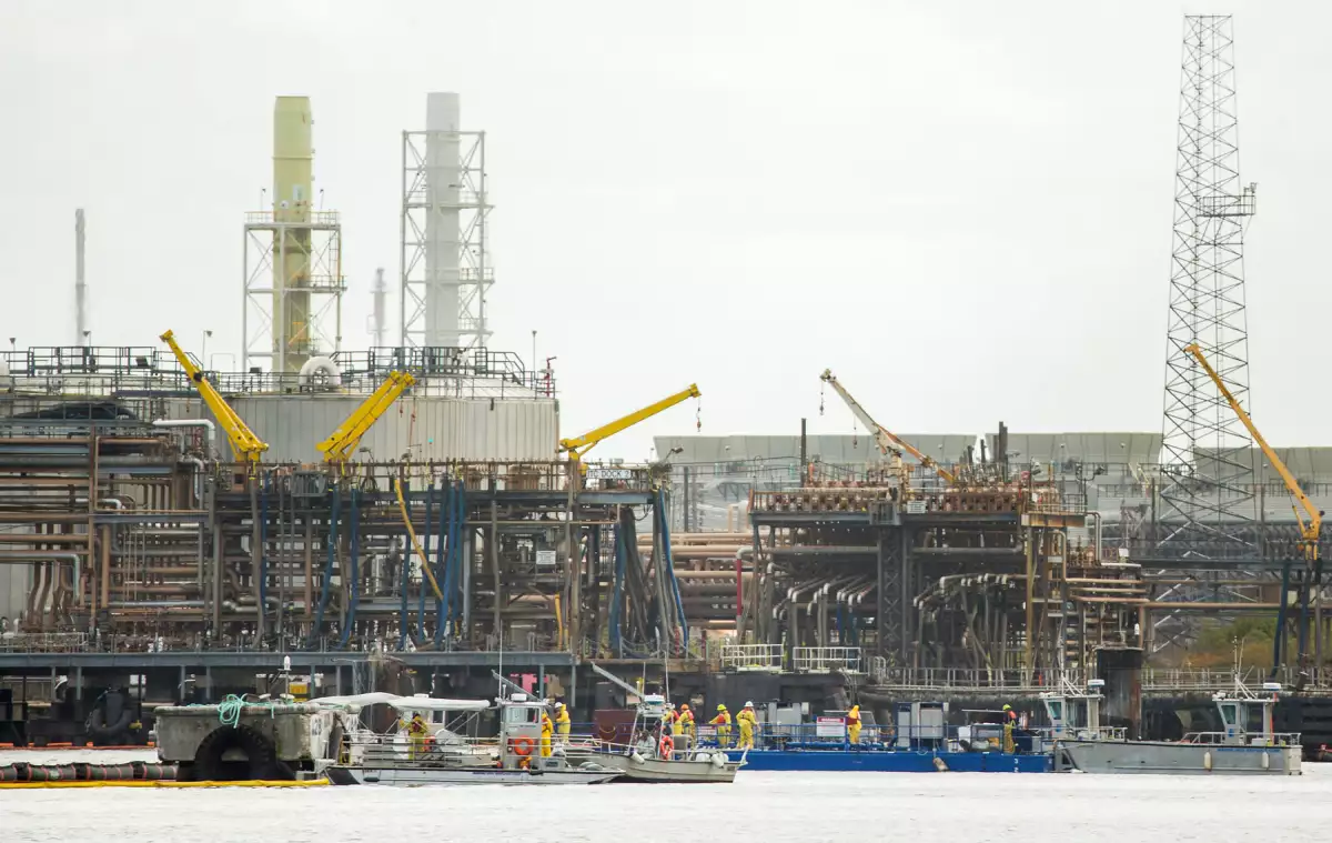 Fuga en refinería de Pemex en Deer Park deja varios heridos
