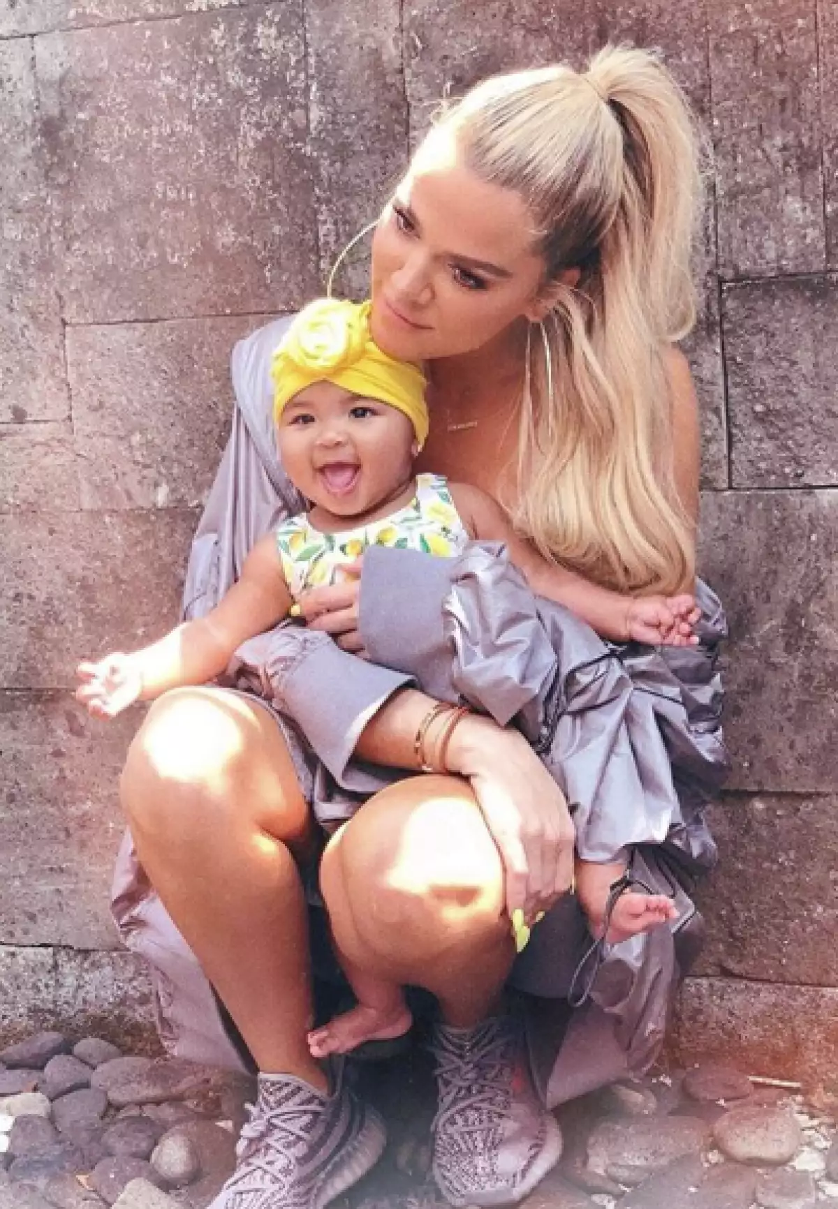 Esto es lo que sabemos hasta ahora del extraño parto de Khloé Kardashian