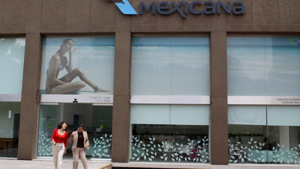 En 2005 Grupo Posadas, encabezada por Gastón Azcárraga, adquirió a Mexicana. Actualmente la PGR busca al empresario y le acusa de operaciones con recursos de procedencia ilícita.
