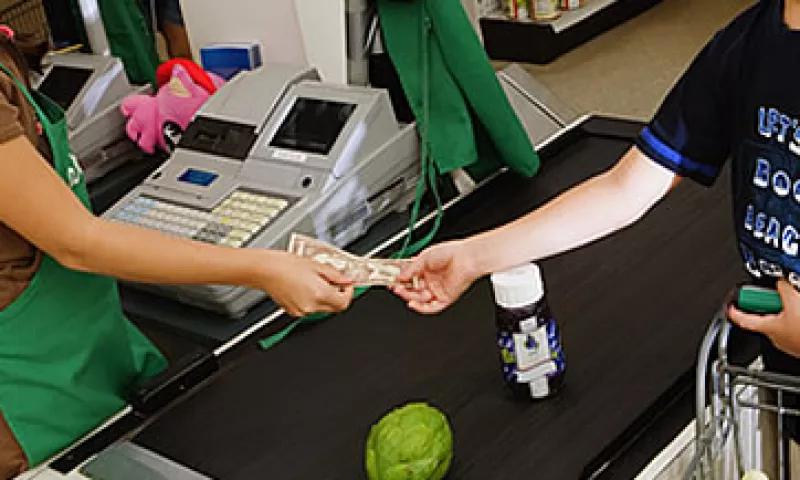 El impuesto sugerido a las ventas se trasladará al consumidor y va a operar de forma similar al IVA. (Foto: Photos to Go)