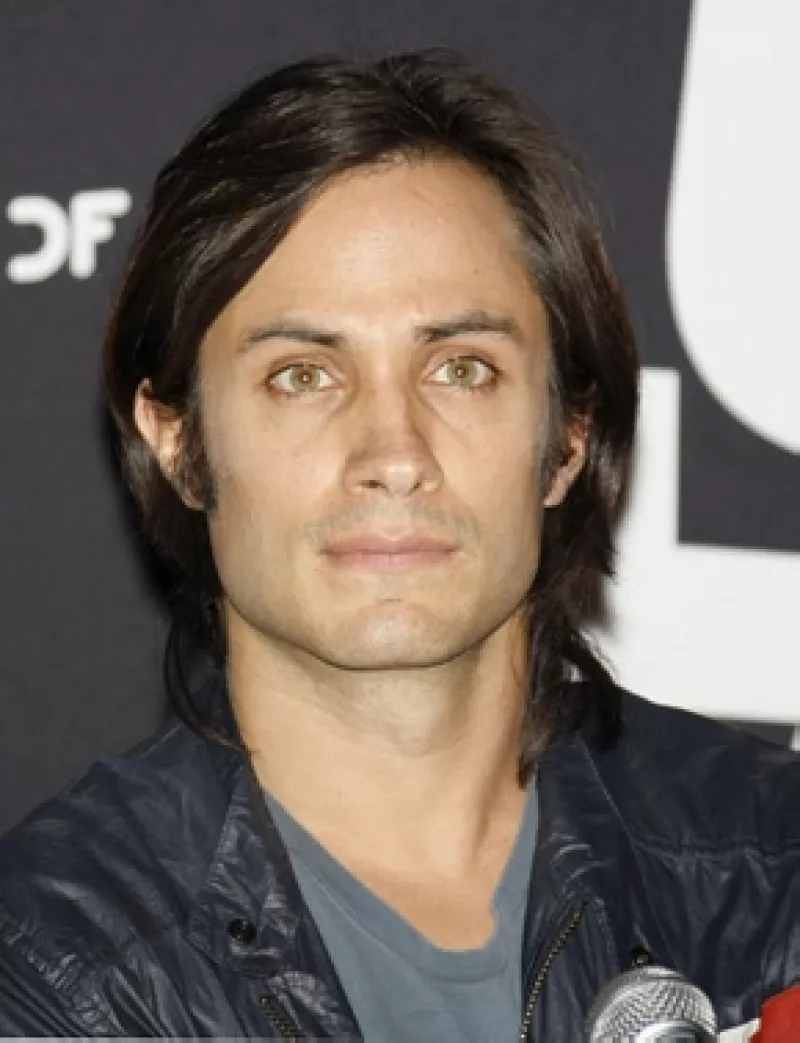 El actor mexicano aseguró que para narrar el documental "Planeta humano" para Discovery Channel tuvo que pasar seis días encerrado en una habitación oscura.