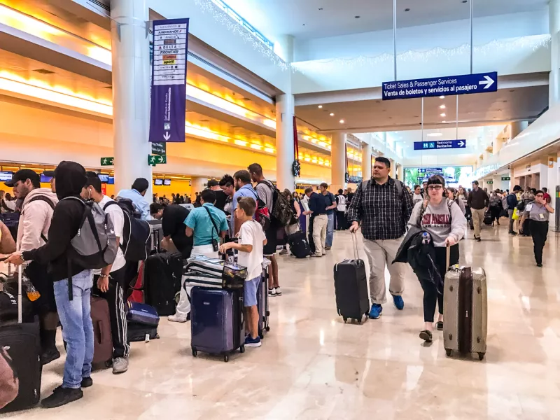 Pese al Mundial, grupos aeroportuarios registraron bajas en pasajeros 