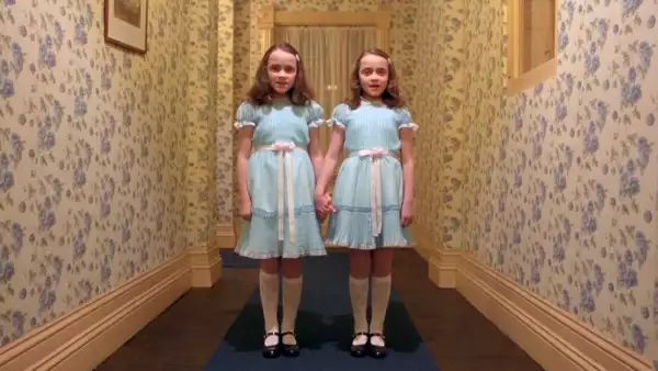 Lisa y Louise Burns en "The Shining"