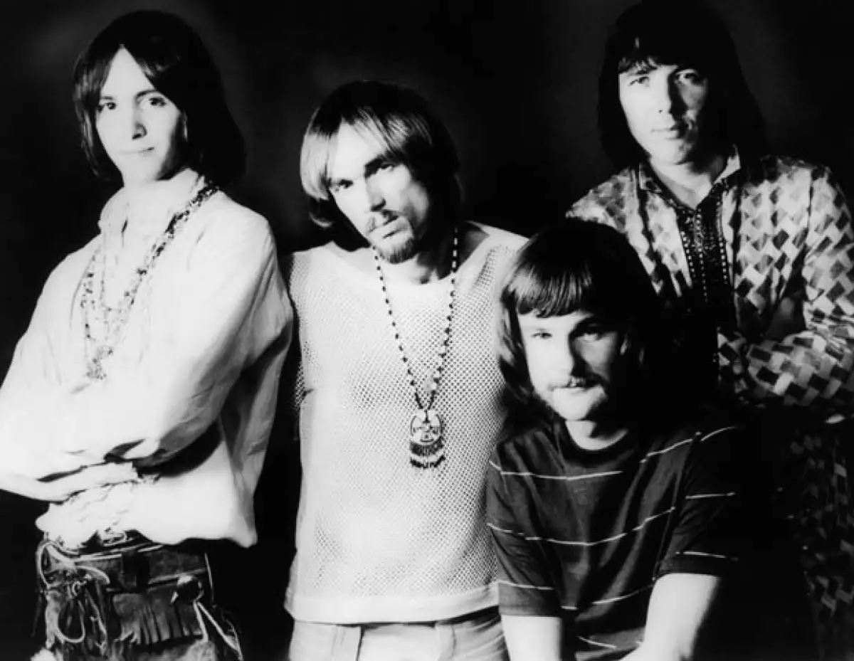 El músico fue encontrado sin vida el viernes en la mañana dentro de un vehículo, dijo la portavoz del alguacil del condado de Orange, Gail Krause.