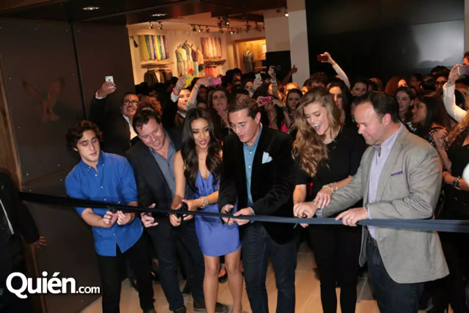 Diego Boneta, Shay Mitchell y Nina Agdal cortaron el listón