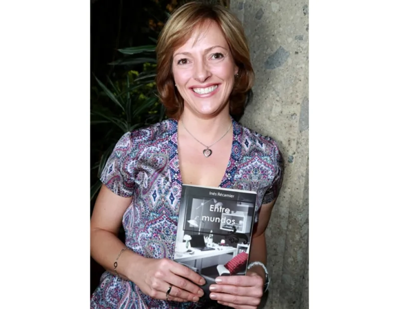 Ines Recher Inés Récamier se encuentra atrapada entre dos `mundos´