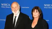 Hijo de Rob Reiner se declara no culpable del asesinato de sus padres