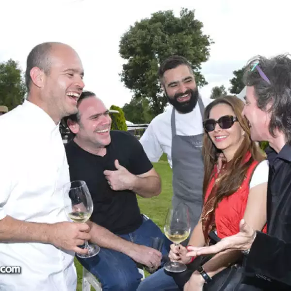Los chefs Alfredo Villares,Roberto Solís y Francisco Ruano con Bertha Torres y Juanito Guerra