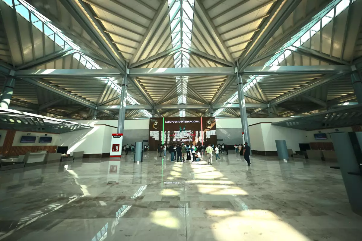 El AIFA quiere competir en el segmento de pasajeros, para lograrlo debe solucionar un problema: el transporte