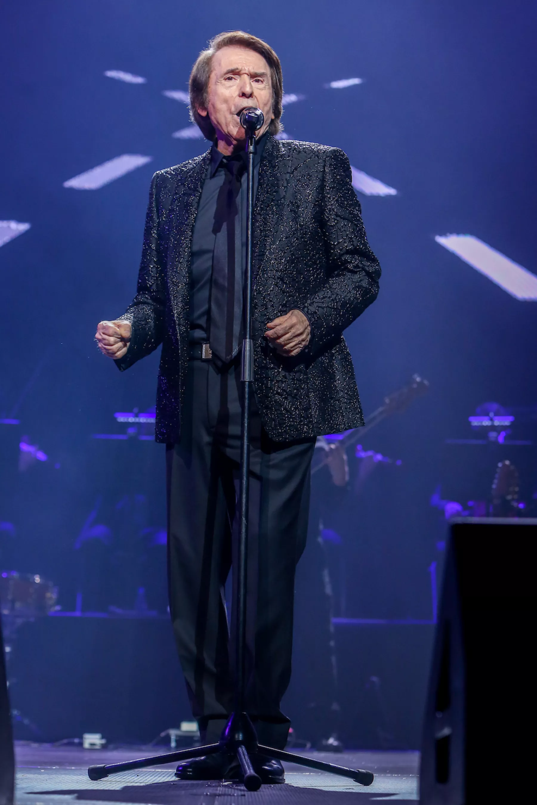 Raphael offers a concert at the Wizink Center in Madrid