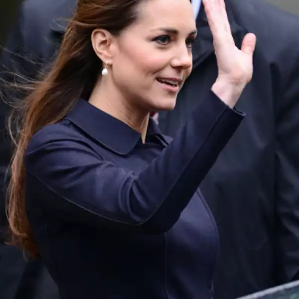 En esta ocasión decidió recogerse el pelo en media cola con un broche para un evento de beneficencia.