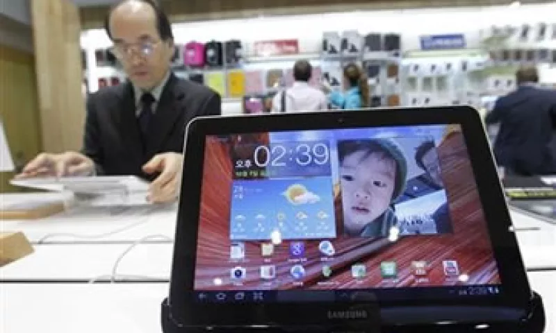 Samsung y Apple sostienen una batalla legal de patentes en al menos 10 países.  (Foto: Reuters)