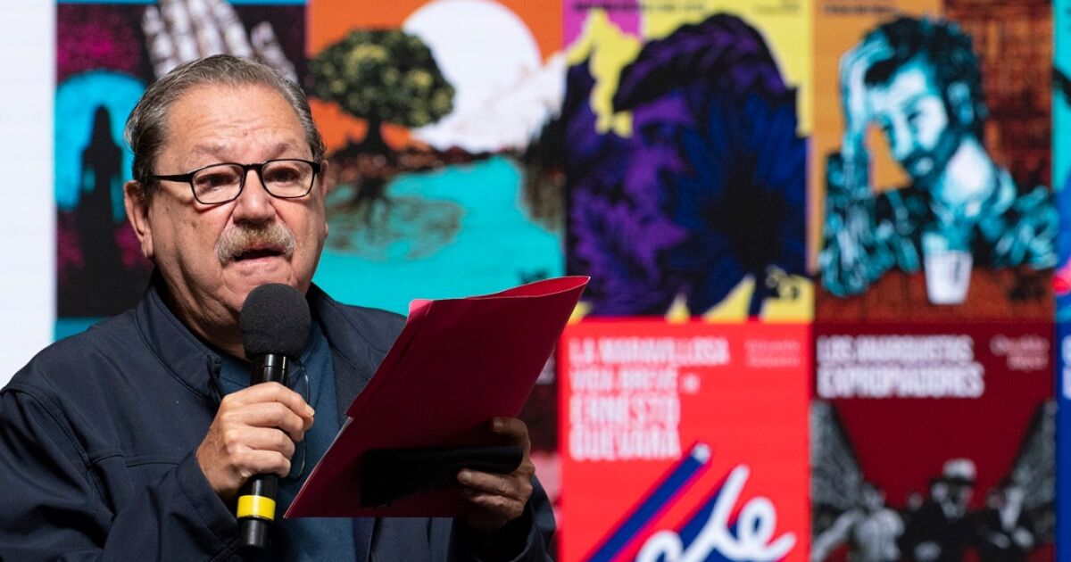 Taibo kadınların şiir koleksiyonları hakkında ne söyledi? FCE Direktörü neden az sayıda kadın kitabını hediye edeceklerini açıklıyor