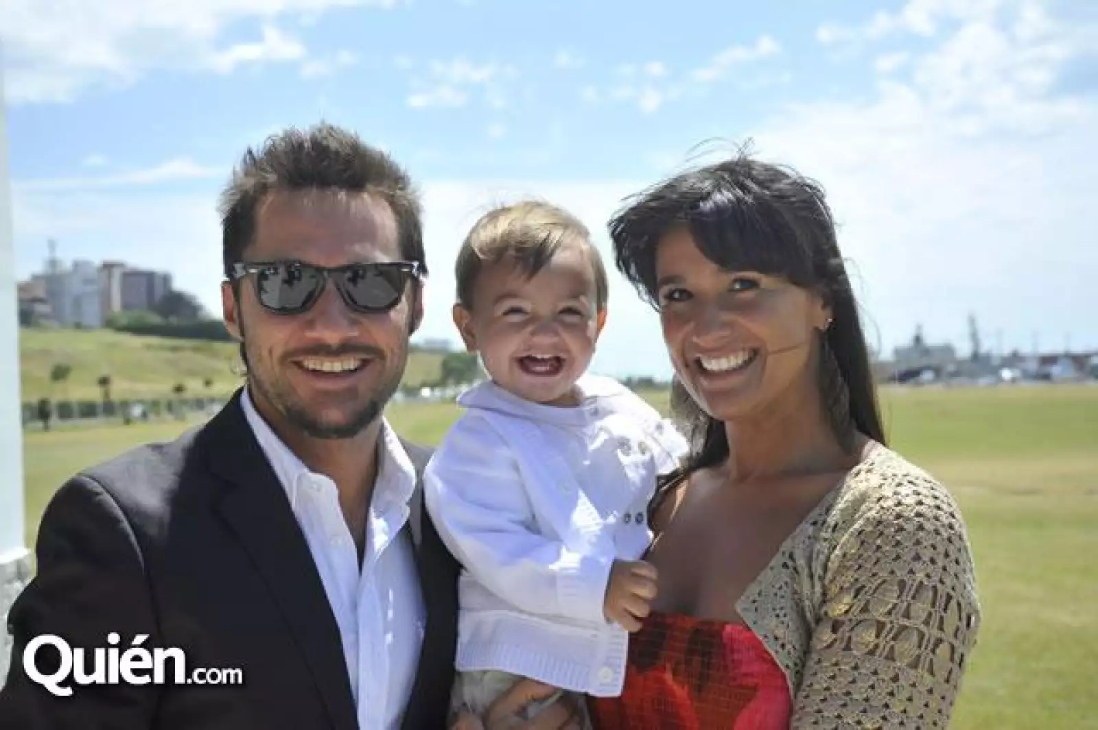 Orgullosos padrinos. En la foto: Diego Torres,Lautaro y Marcela Guilardi