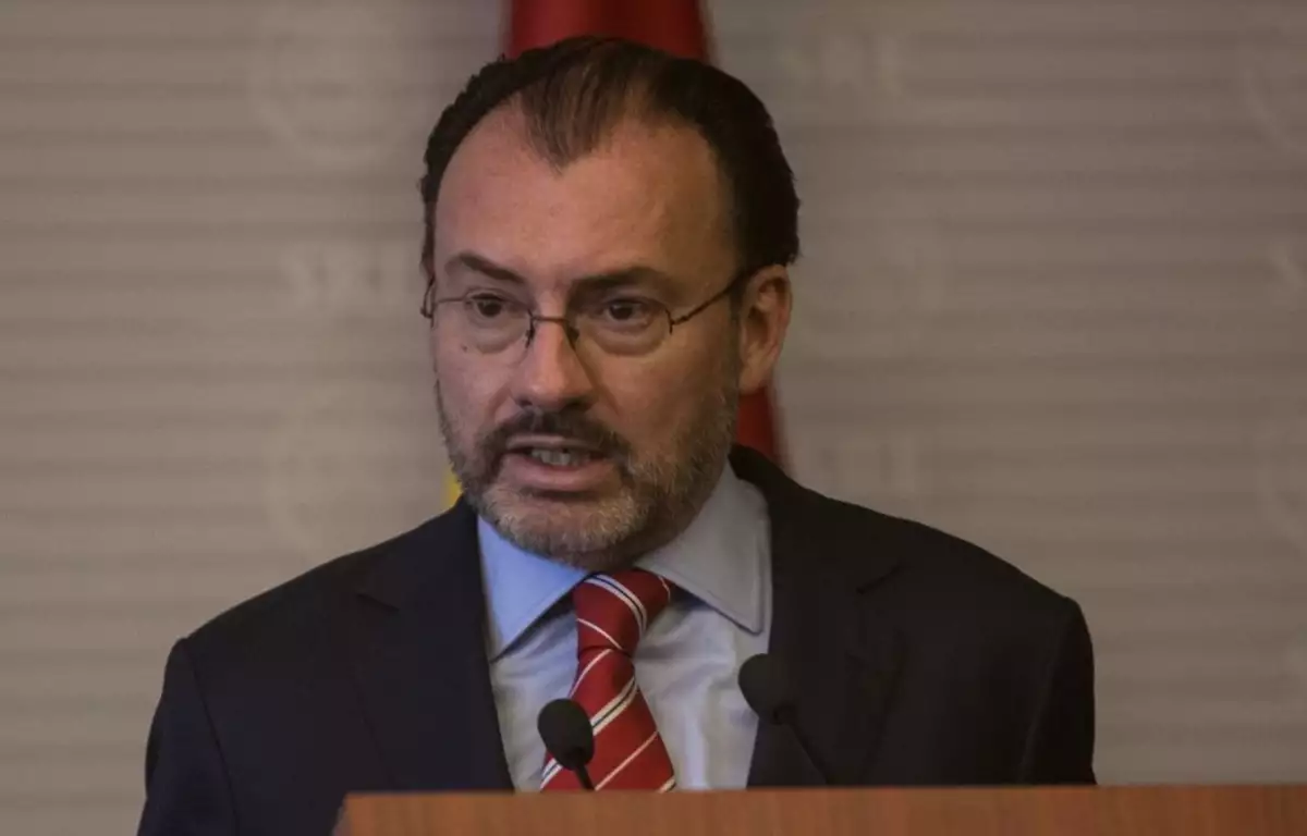 CIUDAD DE MÉXICO, 08DICIEMBRE2017.- Luis Videgaray, secretario de Relaciones Exteriores, recibió el día de hoy la visita especial de Fernando Huanacuni, ministro de Relaciones Exteriores de Bolivia.
FOTO: TERCERO DÍAZ /CUARTOSCURO.COM