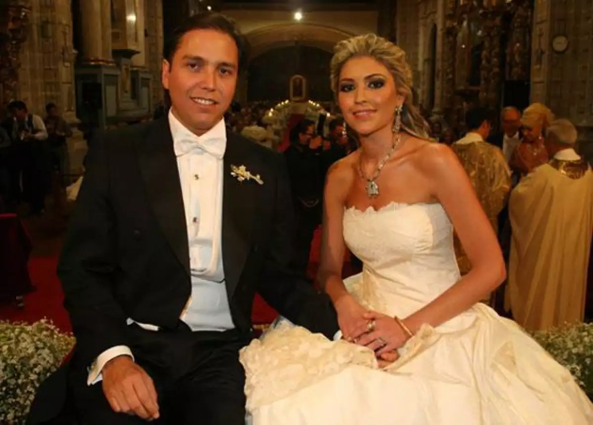 Gerardo Díaz Ordaz Castañón y Leonora Tovar López Portillo unieron sus vidas en la iglesia Regina Coeli.