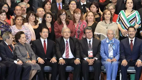 AMLO plenaria legisladores