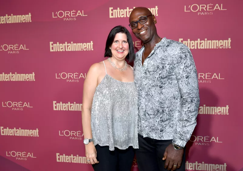 Stephanie y Lance Reddick