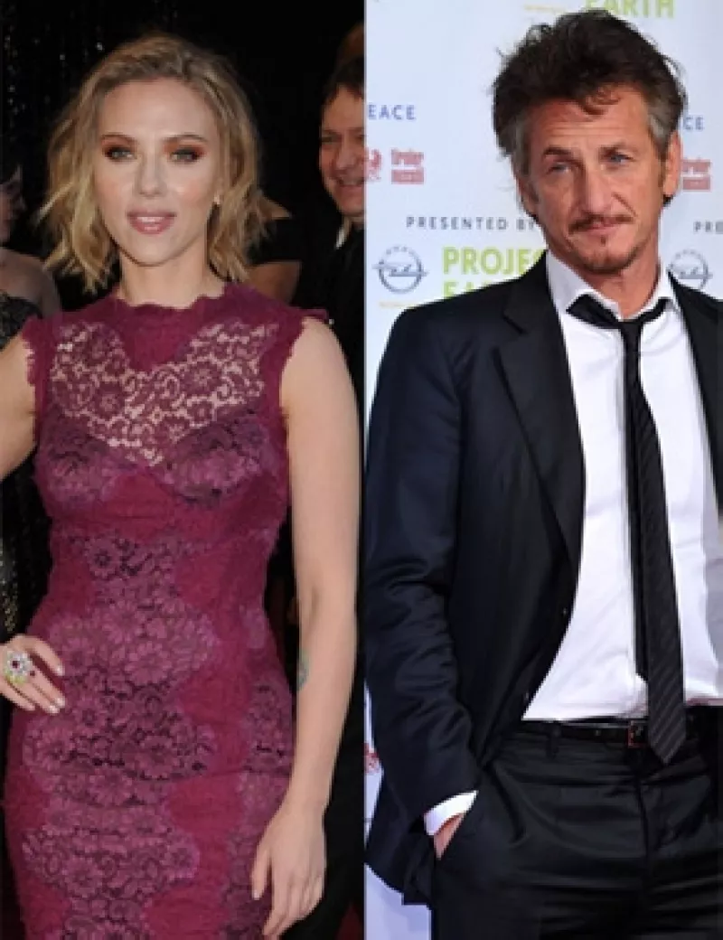 La pareja de actores llegaron juntos a la boda de Reese Witherspoon, lo que levantó sospechas sobre una relación amorosa, varias fuentes aseguran que sí.