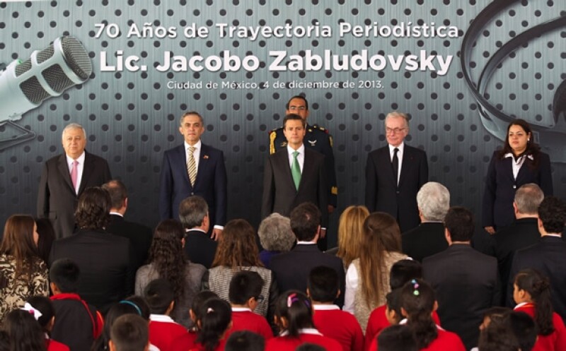 Emilio Chuayfett, titular de la Secretaría de Educación Pública, también estuvo presente en el homenaje.