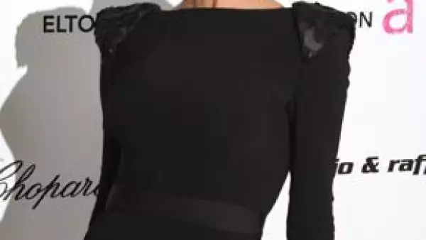 La esposa del futbolista David Beckham, aseguró que no se arrepiente de haber sido integrante del grupo Spice Girls y confiesa que ahora su delirio es lo fashion.